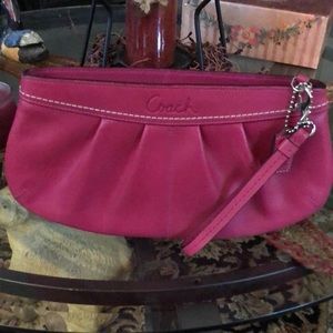 🔥🔥🔥🔥🔥Coach clutch. Steal at this price!